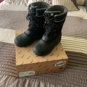 Mens Black Kamik snow boots